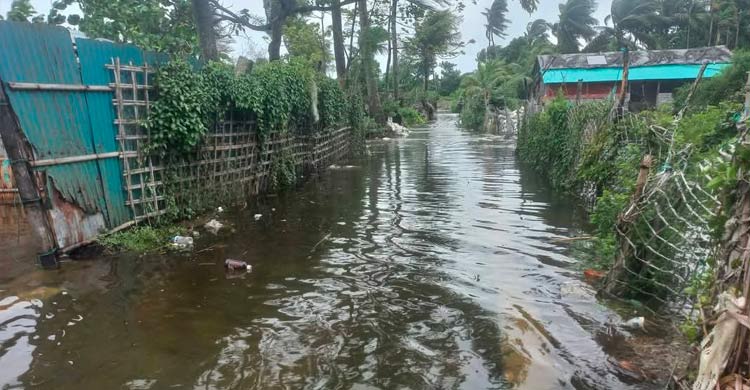 সেন্টমার্টিনে তলিয়ে গেছে বাড়িঘর