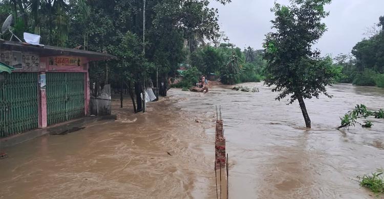 ঠিকাদারের অবহেলার মাশুল দিচ্ছে কয়েকশ পরিবার