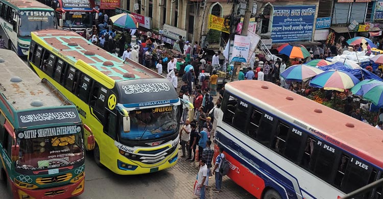 কাউন্টারে বাড়ছে যাত্রীদের চাপ, বেশি ভাড়া আদায়ের অভিযোগ