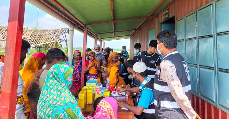 ৪ শতাধিক রোগীকে বিনামূল্যে চিকিৎসা সেবা দিয়েছে আহমদিয়া যুব সংগঠন
