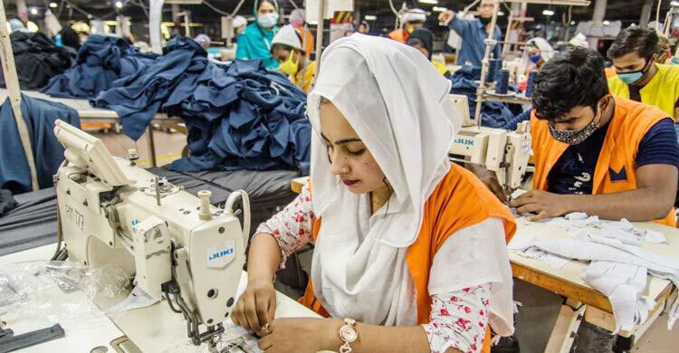 বাধা পেরিয়ে রপ্তানি আয় বেড়েছে, প্রত্যাশা ছুঁতে পারেনি প্রবৃদ্ধি