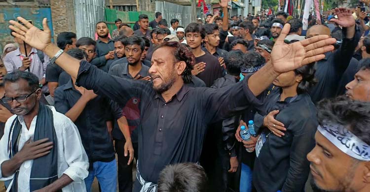 ‘হায় হোসেন’, ‘হায় হোসেন’ ধ্বনিতে মুখরিত তাজিয়া মিছিল