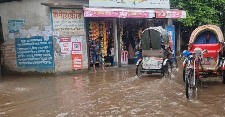 চাঁদপুরে জলাবদ্ধতায় দুর্ভোগ, বাড়তে পারে বৃষ্টি