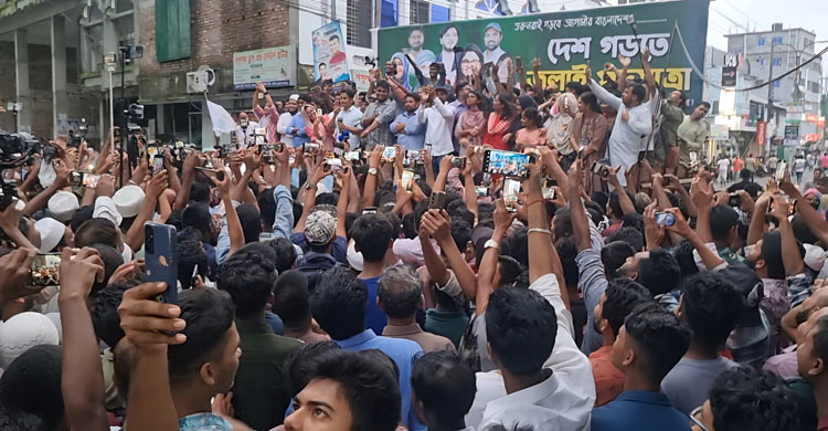 বরগুনায় সারজিস-রাফিকে ‘দুলাভাই’ ডেকে স্লোগানে মুখর এনসিপির পথসভা