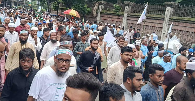 গাজীপুর-নারায়ণগঞ্জ থেকে দলে দলে আসছেন নেতাকর্মীরা