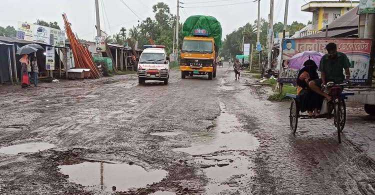 ফরিদপুর-ভাঙ্গা মহাসড়ক যেন মৃত্যুফাঁদ