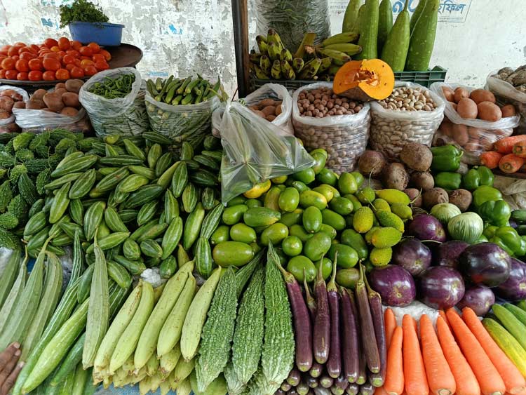 চড়া চাল-সবজির দাম