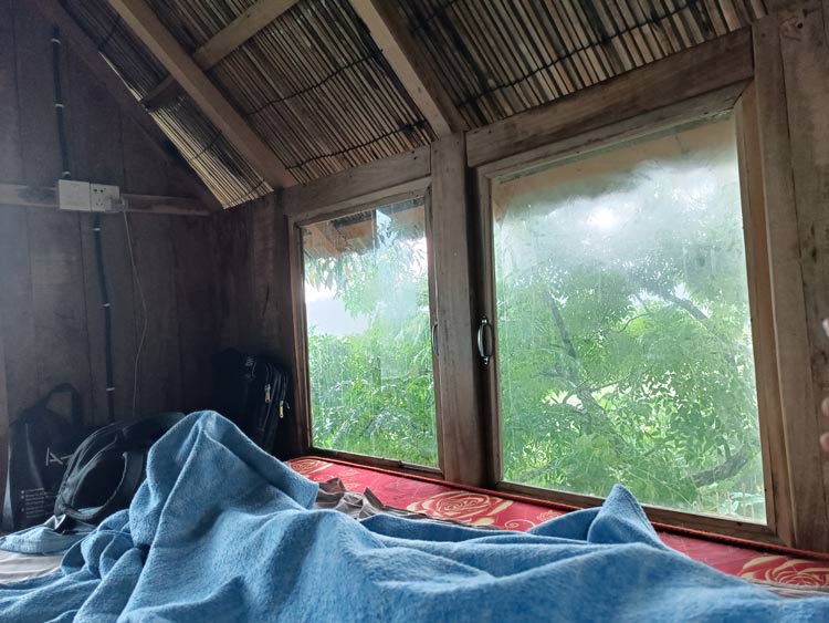 সমুদ্রসৈকতে বর্ষার ভিন্ন রূপ দেখবেন যেভাবে