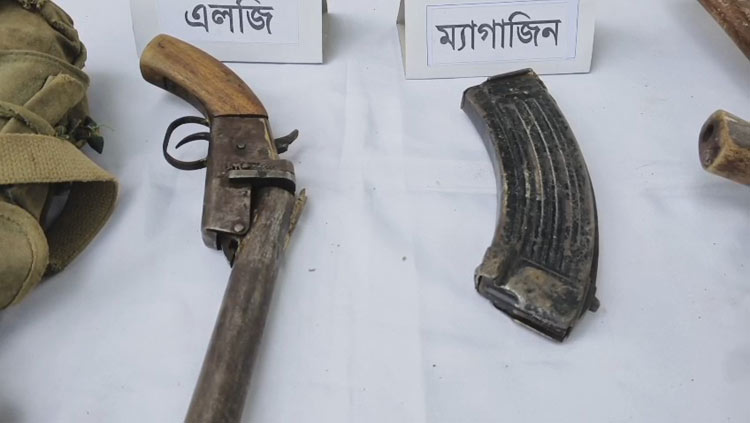 সেনাবাহিনী-ইউপিডিএফের ব্যাপক গোলাগুলি, সাবমেশিনগান উদ্ধার