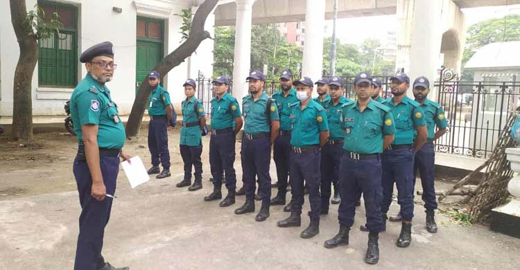 শেখ হাসিনার বিরুদ্ধে প্রথম সাক্ষ্যগ্রহণ, নিরাপত্তা জোরদার