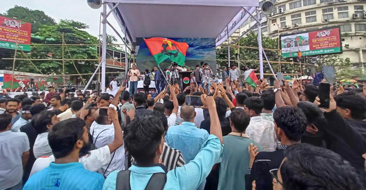 ছোট ছোট মিছিল নিয়ে সমাবেশে যোগ দিচ্ছেন নেতাকর্মীরা