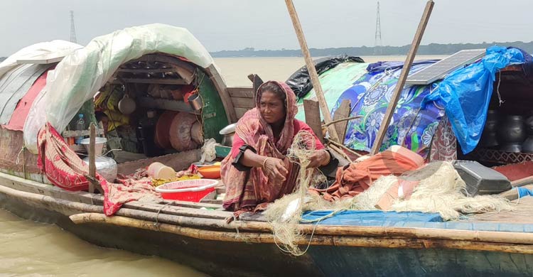 যুগযুগ মাছ ধরেও জেলের স্বীকৃতি মেলেনি মানতা নারীদের