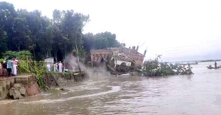 চোখের পলকেই নদীতে বিলীন দ্বিতল মসজিদ