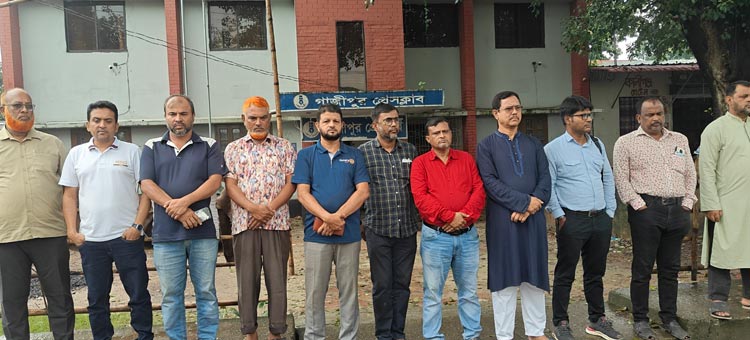 সাংবাদিক তুহিনের জানাজা, মুসল্লি-সহকর্মীদের বিক্ষোভ