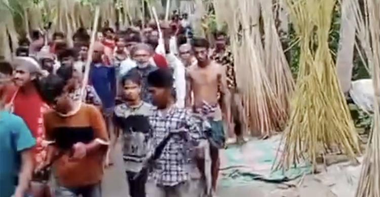 ফরিদপুরে ঢাকঢোল বাজিয়ে গ্রামে হামলার মহড়া