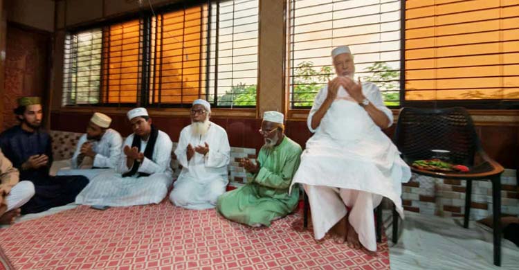 কাদের সিদ্দিকীর বাড়িতে বঙ্গবন্ধুর মৃত্যুবার্ষিকী পালন