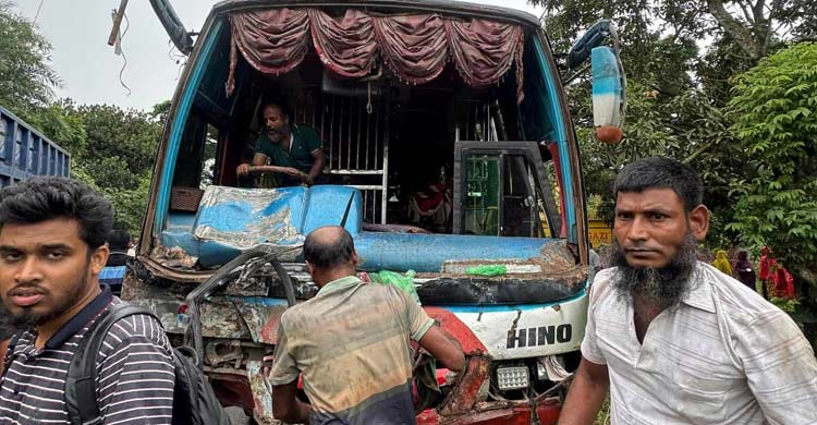দুর্ঘটনার কবলে ইবির শিক্ষকবাহী বাস, আহত ৮