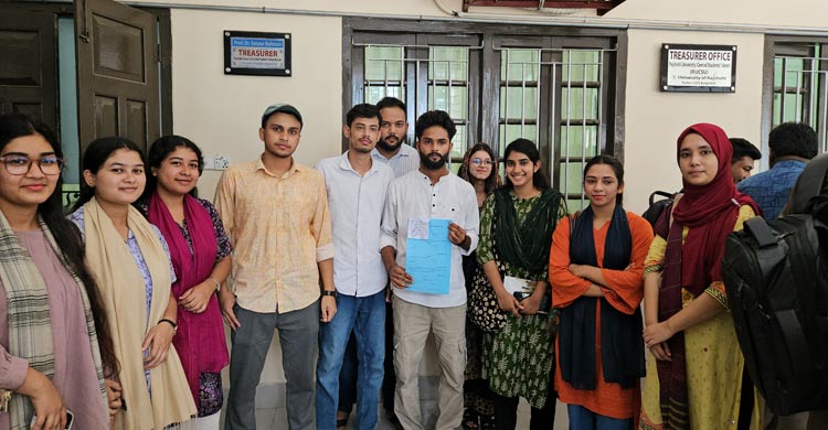 তৃতীয় দিনের মতো চলছে রাকসুর মনোনয়ন বিতরণ