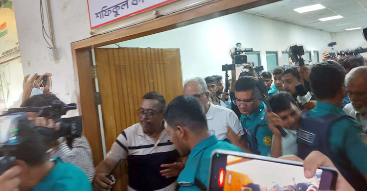 ‘মঞ্চ ৭১’র অনুষ্ঠানে উত্তেজনা, লতিফ সিদ্দিকীসহ বেশ কয়েকজন আটক