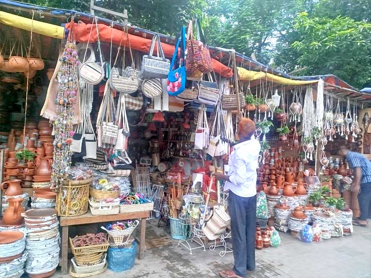 মাটির জিনিসের শৌখিন হলে ঢাকার যেখানে যাবেন
