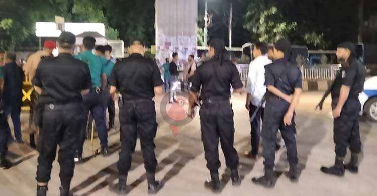 ডাকসুর ফলাফল ঘিরে থমথমে ঢাবি, সতর্ক আইনশৃঙ্খলা বাহিনী