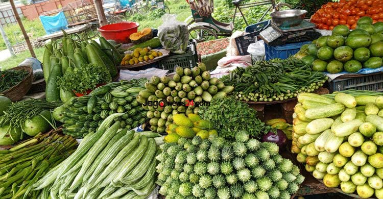 সবজির বাজারে উত্তাপ, মুরগির দাম আরও বাড়লো