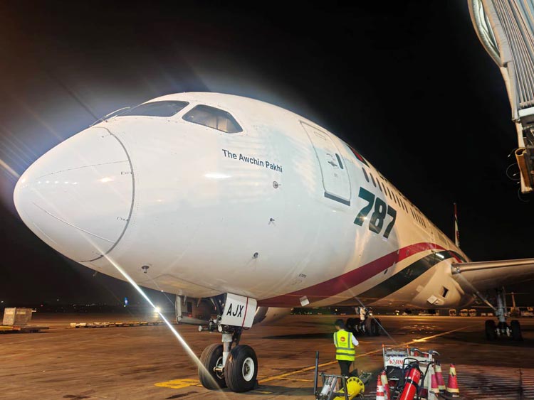 সোনা চোরাচালানে জড়াচ্ছেন বিমানের ক্রুরা, ‘লঘু শাস্তিতে’ রেহাই