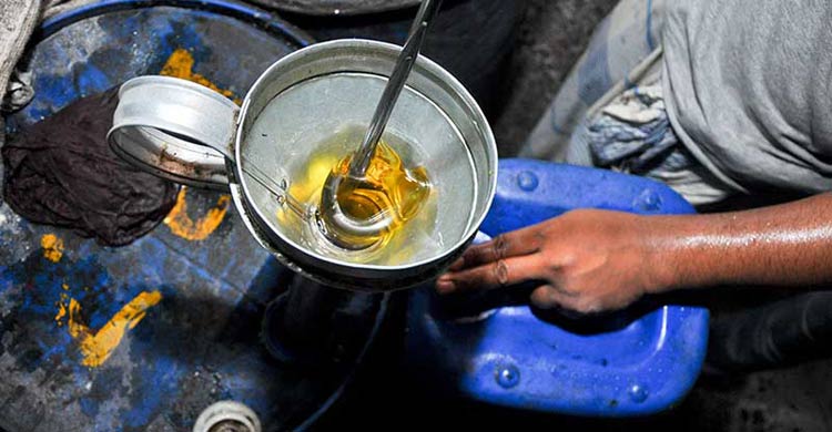 খাতুনগঞ্জে নিয়ন্ত্রণহীন পাম অয়েলের দাম