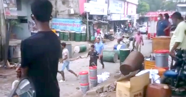 টঙ্গীতে কেমিক্যাল গোডাউনে আগুন, ফায়ার সার্ভিসের সদস্যসহ দগ্ধ ৮