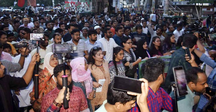 নিউইয়র্কে হামলার প্রতিবাদে শাহবাগে এনসিপির বিক্ষোভ