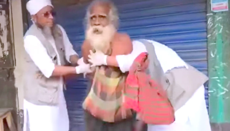 ঘরবন্দি জীবন কাটাচ্ছেন আল্লাহর কাছে বিচার দেওয়া সেই বৃদ্ধ