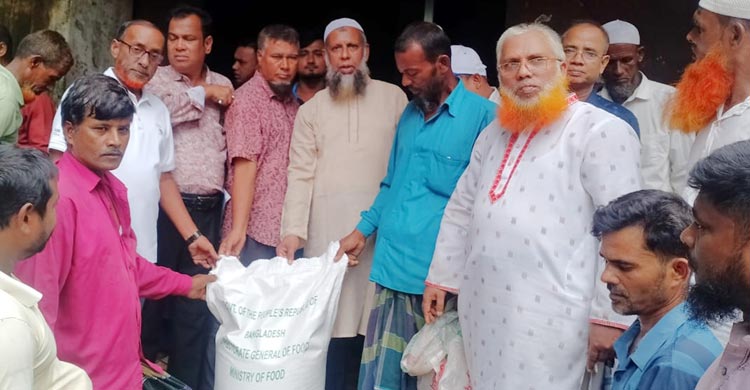 চাঁদপুরে সরকারি খাদ্য সহায়তা পেলেন ৪৫ হাজার জেলে