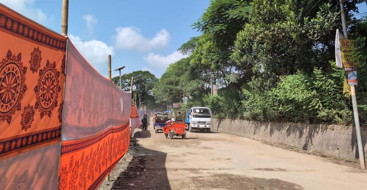 উপদেষ্টার আগমনে পর্দায় ঢেকে গেলো আবর্জনার স্তূপ