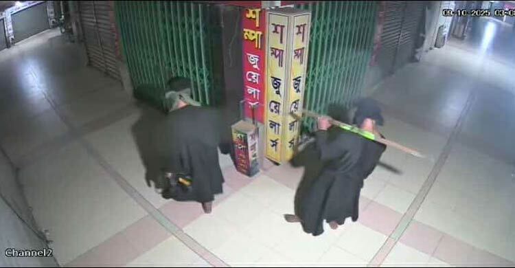 মালিবাগে বোরকা পরে এসে দোকানের তালা কেটে ৫০০ ভরি সোনা চুরি