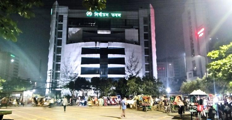 জায়গা পেলে কেক বিক্রেতারা আবার কোনো নির্দিষ্ট মার্কেট বা ফুডকোর্টে ফিরে আসতে চান। ছবি/ মামুনূর রহমান হৃদয়