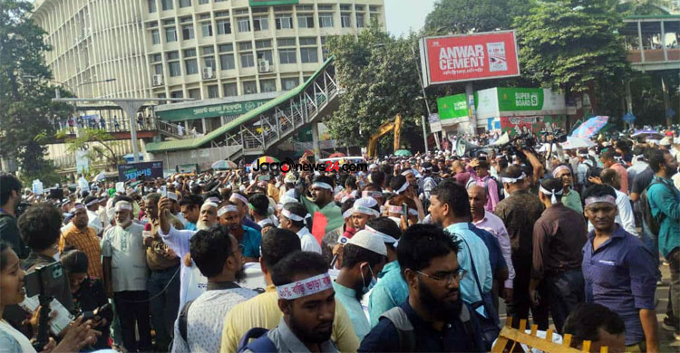 ‘প্রয়োজনে জীবন দেবো, দাবি আদায়ে আপস করবো না’