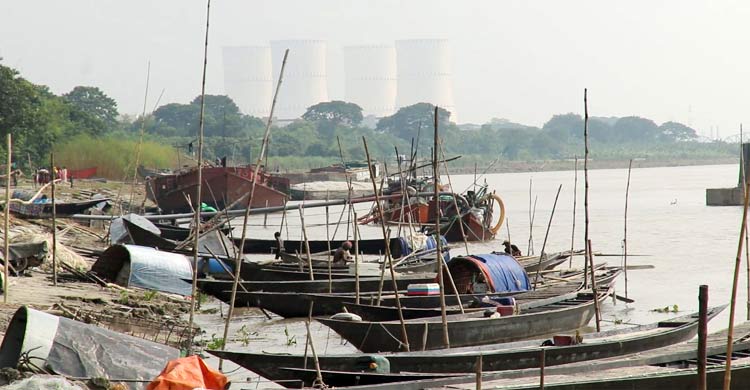 পদ্মার নিয়ন্ত্রণ নিয়ে অস্ত্রের মহড়া-গুলি, নদীপাড়ে আতঙ্ক