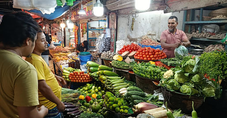 ডিম চড়া, আগের দামেই মিলছে সয়াবিন তেল