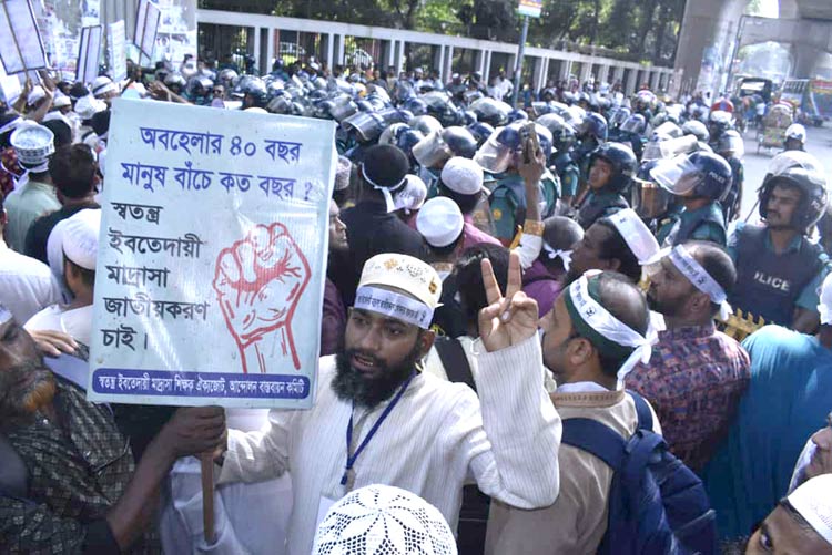 শিক্ষা উপদেষ্টার ক্লাসে ফেরার আহ্বানে ‌‘না’, আমরণ অনশনে শিক্ষকরা