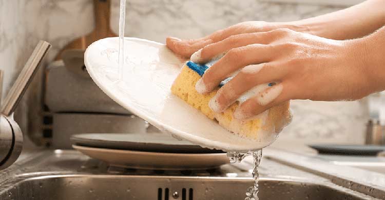 কাচের বাসনে দাগ? ঘরোয়া উপায়েই ফিরিয়ে আনুন উজ্জ্বলতা