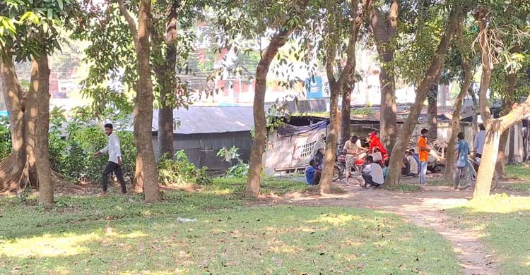 ভাঙা প্রাচীর ও বেহাল ড্রেন-সড়কে খুঁড়িয়ে চলছে ঝিনাইদহ বিসিক