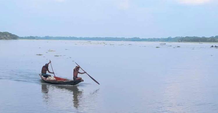নিষেধাজ্ঞা শেষে ঋণের বোঝা মাথায় নদীতে জেলেরা