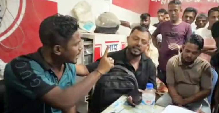 সাংবাদিকের মোটরসাইকেলে ধাক্কা, প্রতিবাদ করায় হামলা-হত্যার হুমকি