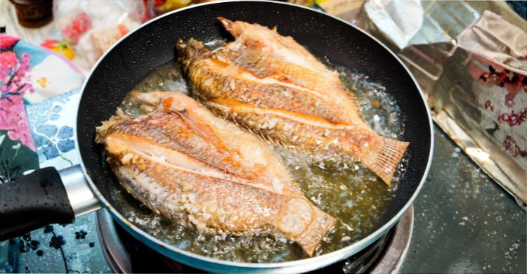 সয়াবিন নাকি সরিষা, ভাজা-পোড়ায় কোন তেল বেশি ক্ষতিকর