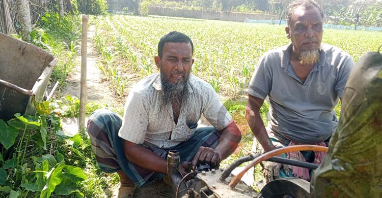 চোখে দেখেন না তবুও তিনি নিখুঁত মিস্ত্রি