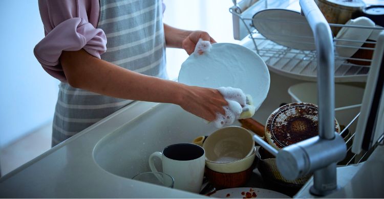 নোংরা বাসন সিঙ্কে ভিজিয়ে রাখলে কতক্ষণ পর তা অস্বাস্থ্যকর হয়ে যায়