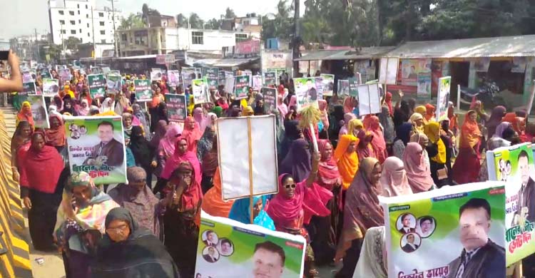 মেহেরপুর-২ আসনে মনোনয়ন বাতিলের দাবিতে মহিলা দলের বিক্ষোভ