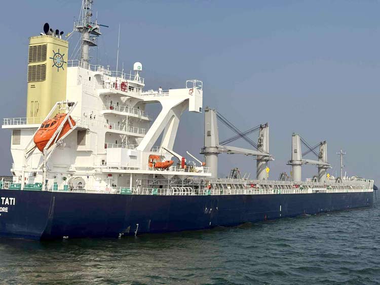 প্রথমবার আমেরিকা থেকে গম নিয়ে মোংলায় জাহাজ, খালাস কাজ শুরু