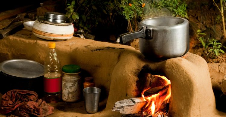 রান্নার ধোঁয়ায় বাড়তে পারে সিওপিডির ঝুঁকি