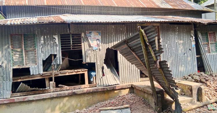 ফরিদপুরে নদীতে গোসল করা নিয়ে হামলা-ভাঙচুর, আহত ৩০